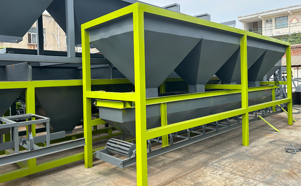 石墨配料機(jī)器一套多少錢(qián)?其需掌握更多技能確保生產(chǎn)安全