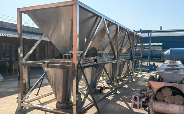 靜態(tài)配料機(jī)器的出現(xiàn)為我國(guó)工業(yè)生產(chǎn)帶來了新變革