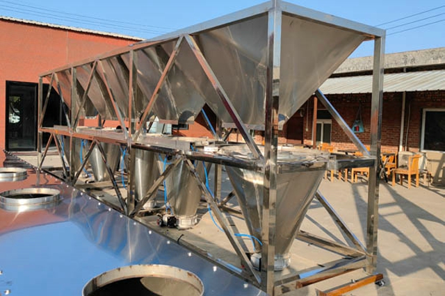 碳素配料機能夠確保每種原料的重量都精確無誤