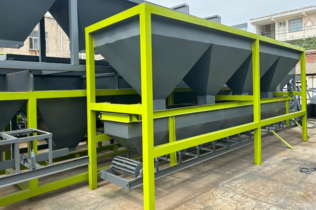 自動配料機(jī)器減少了操作不當(dāng)造成的產(chǎn)品質(zhì)量波動